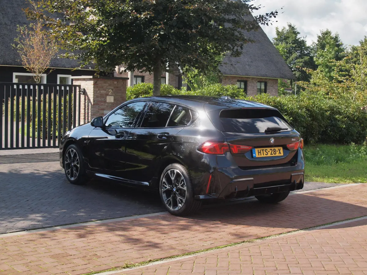 120 M Sport Design Edition | M-Pakket | Camera | Apple Carplay | Sfeerverlichting | NL-Auto |