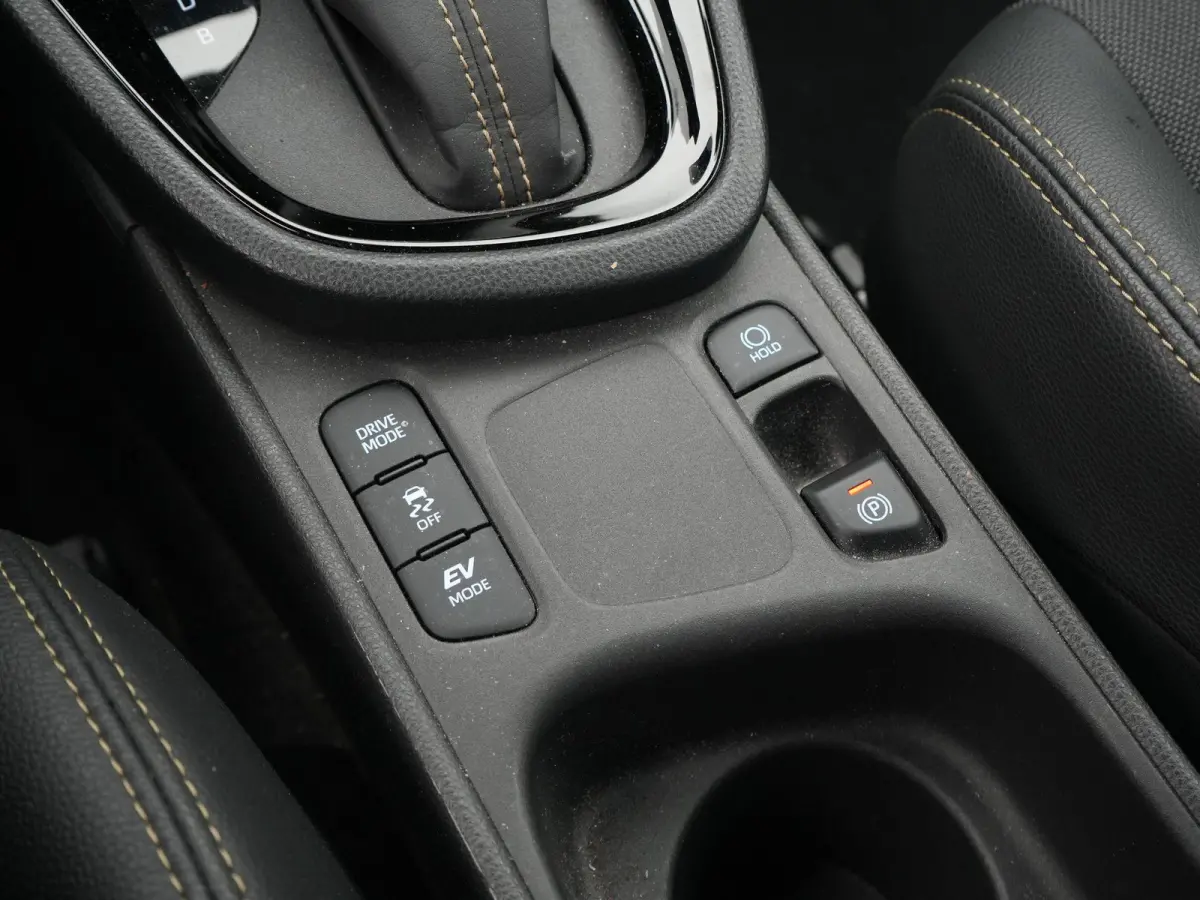1.5 Hybrid Adventure AUTOMAAT | CAMERA | STOEL & STUURVERWARMING | JBL BOX | TREKHAAK | CLIMA | ELEKTRISCHE KOFFERKLEP | LMV | APPLE CARPLAY | DEALER ONDERHOUDEN | 12 MAANDEN BOVAG GARANTIE 