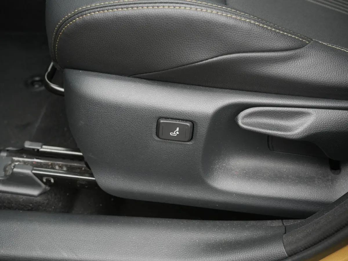 1.5 Hybrid Adventure AUTOMAAT | CAMERA | STOEL & STUURVERWARMING | JBL BOX | TREKHAAK | CLIMA | ELEKTRISCHE KOFFERKLEP | LMV | APPLE CARPLAY | DEALER ONDERHOUDEN | 12 MAANDEN BOVAG GARANTIE 
