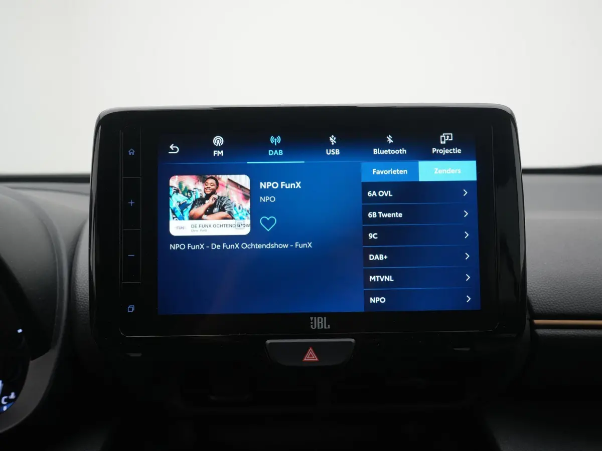 1.5 Hybrid Adventure AUTOMAAT | CAMERA | STOEL & STUURVERWARMING | JBL BOX | TREKHAAK | CLIMA | ELEKTRISCHE KOFFERKLEP | LMV | APPLE CARPLAY | DEALER ONDERHOUDEN | 12 MAANDEN BOVAG GARANTIE 