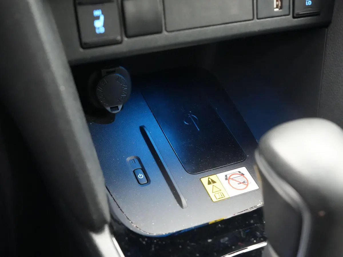 1.5 Hybrid Adventure AUTOMAAT | CAMERA | STOEL & STUURVERWARMING | JBL BOX | TREKHAAK | CLIMA | ELEKTRISCHE KOFFERKLEP | LMV | APPLE CARPLAY | DEALER ONDERHOUDEN | 12 MAANDEN BOVAG GARANTIE 