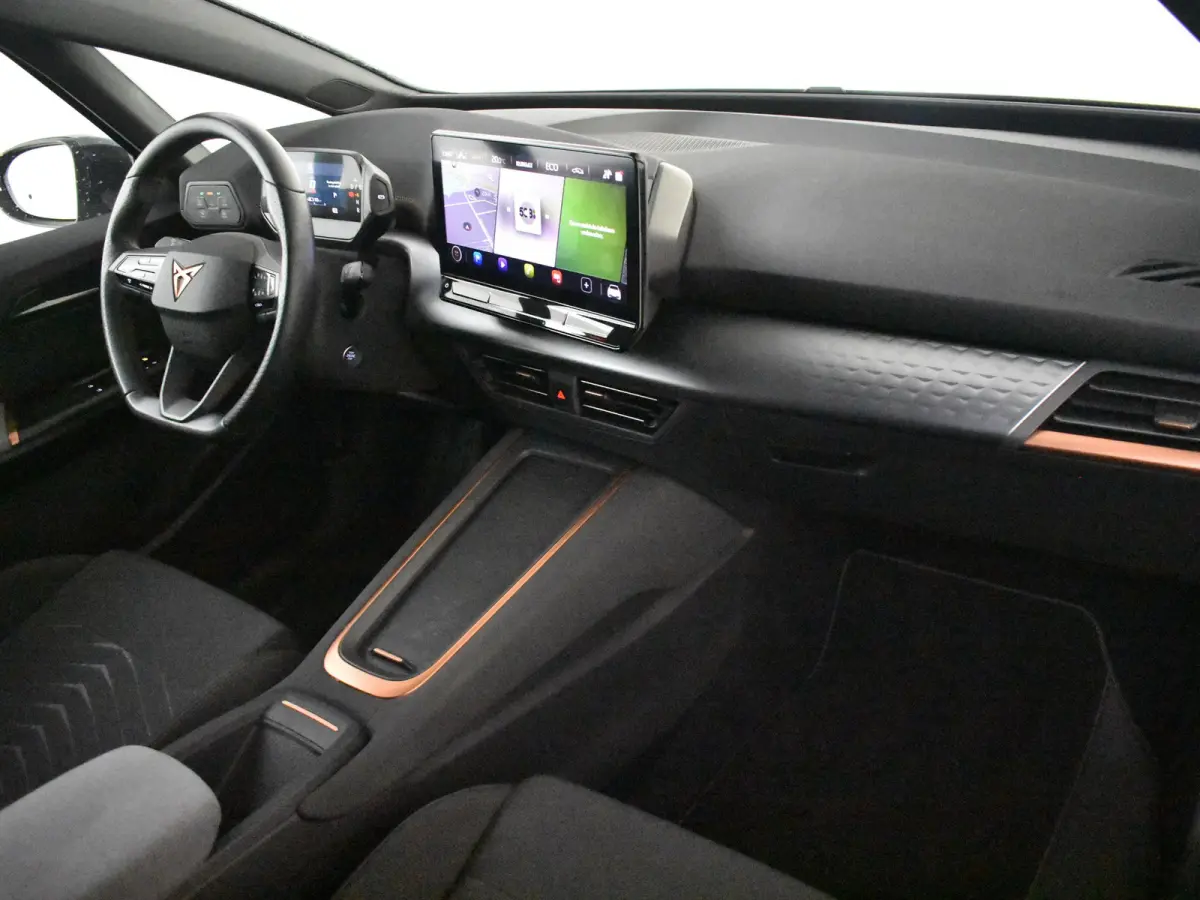 Essential 62 kWh 204PK | Achteruitrijcamera | Parkeer assistent | Adapt cruise | Stoel/stuurverw | Keyless | App connect | Navi | DAB | LED | 19"LMV