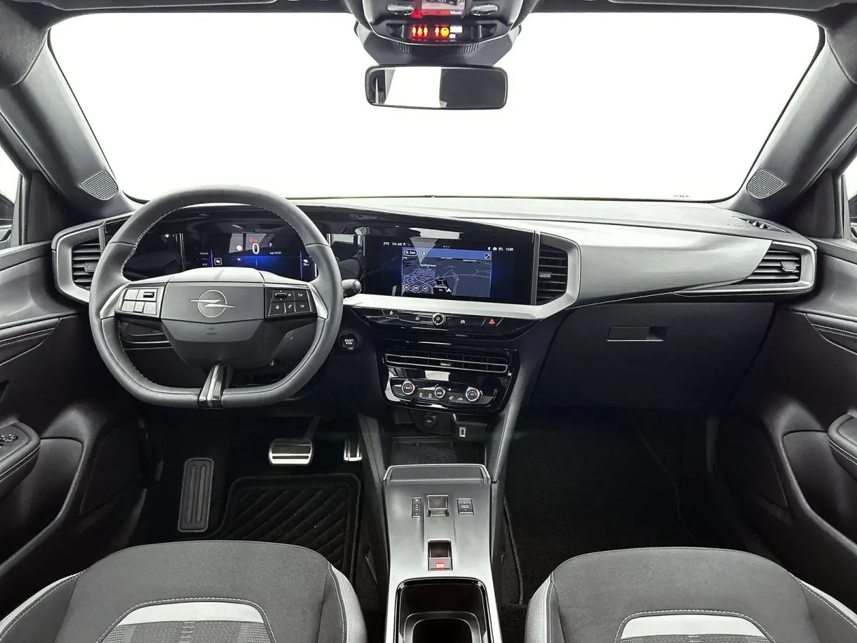 156pk GS 54 kWh Automaat ACCU 97% | Navigatie | Climate Control | Adaptieve Cruise Control | Camera | Dodehoekdetectie | LED | 17"LMV |