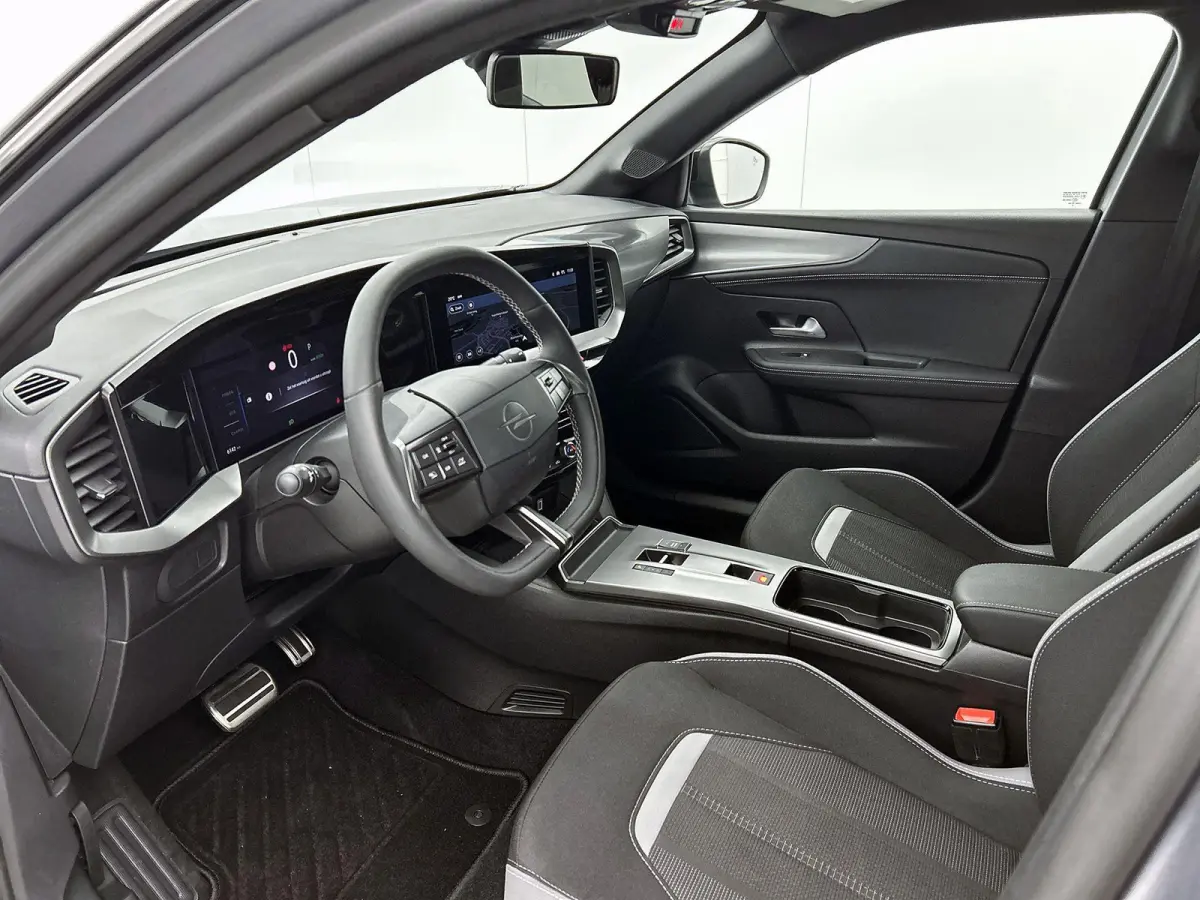 156pk GS 54 kWh Automaat ACCU 97% | Navigatie | Climate Control | Adaptieve Cruise Control | Camera | Dodehoekdetectie | LED | 17"LMV |