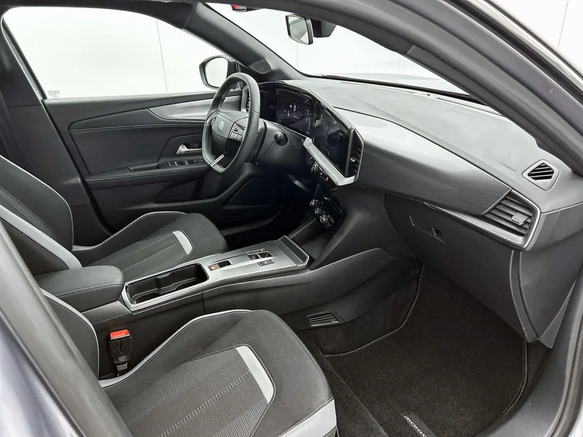 156pk GS 54 kWh Automaat ACCU 97% | Navigatie | Climate Control | Adaptieve Cruise Control | Camera | Dodehoekdetectie | LED | 17"LMV |