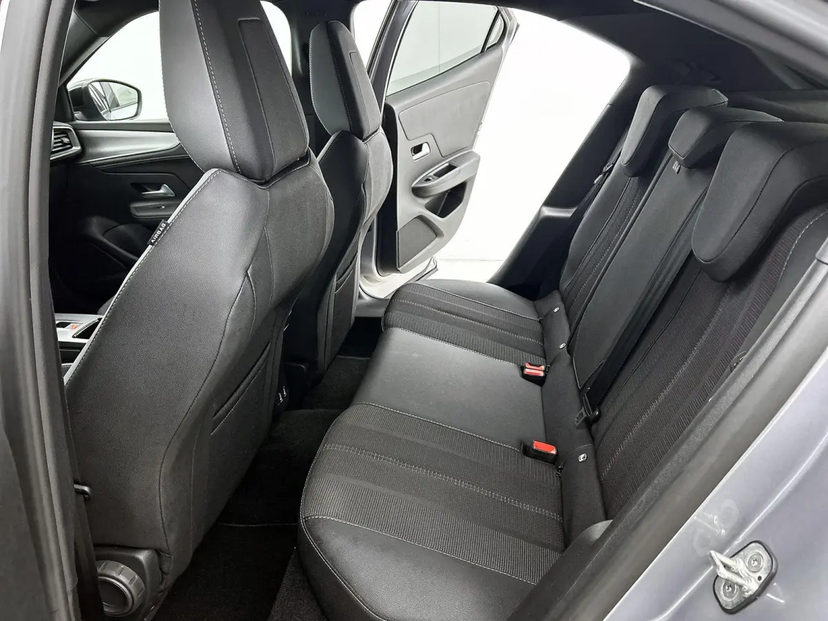 156pk GS 54 kWh Automaat ACCU 97% | Navigatie | Climate Control | Adaptieve Cruise Control | Camera | Dodehoekdetectie | LED | 17"LMV |