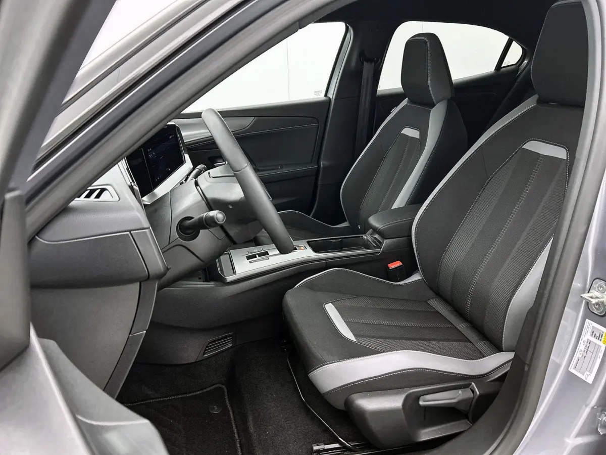 156pk GS 54 kWh Automaat ACCU 97% | Navigatie | Climate Control | Adaptieve Cruise Control | Camera | Dodehoekdetectie | LED | 17"LMV |