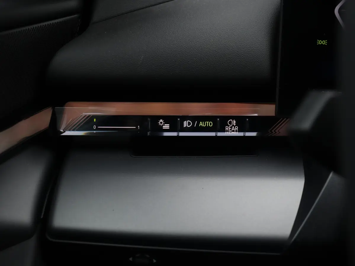 eDrive40 | SoH 98% | Pure Edition | Driving Assistant Plus | Verwarmbare Voorstoelen | Harman Kardon | Camera | Ambiance Verlichting | 19'' LMV