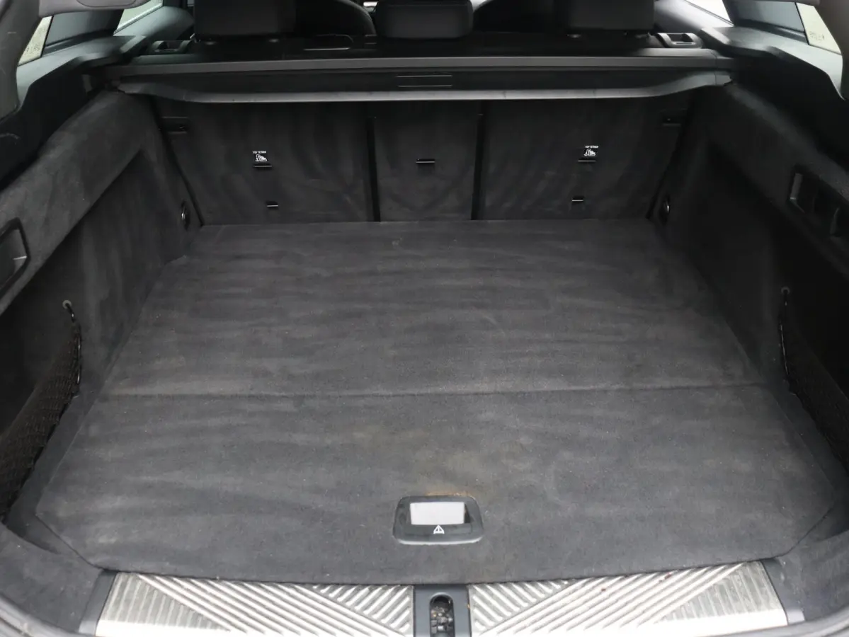 eDrive40 | Pure Edition | Driving Assistant Plus | Verwarmbare Voorstoelen | Harman Kardon | Camera | Ambiance Verlichting | 19'' LMV