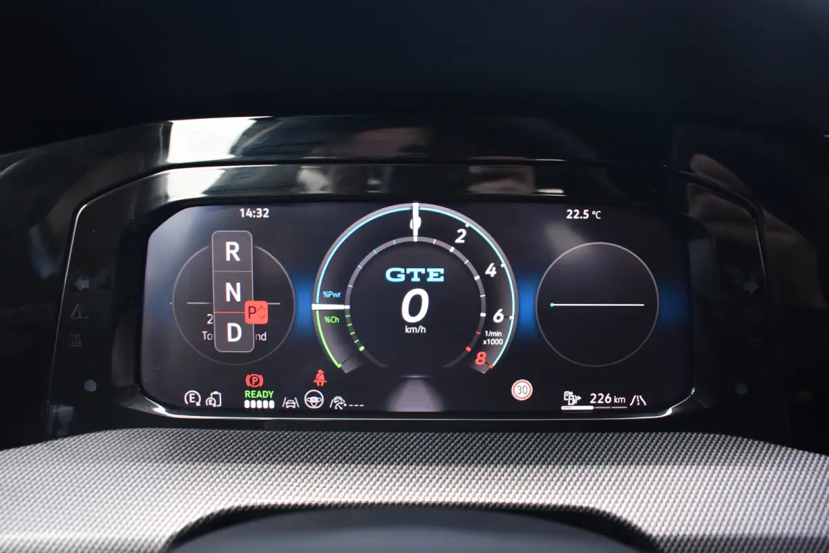 1.5 272pk eHybrid GTE | ACC | Sport Pakket | Volledig leder | Stoelverwarming- en verkoeling | Schuif-kanteldak | Elektrisch wegklapbare trekhaak | VERLENGDE GARANTIE!
