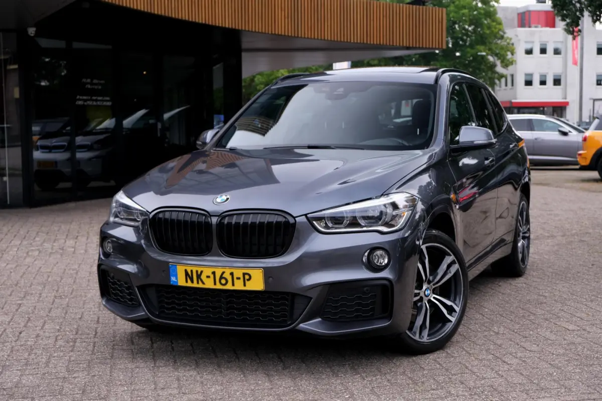 sDrive20i Centennial High Executive|Rijklaar!|M-Sport|Pano|HUD|Camera|Trekhaak|Stoelverwarming