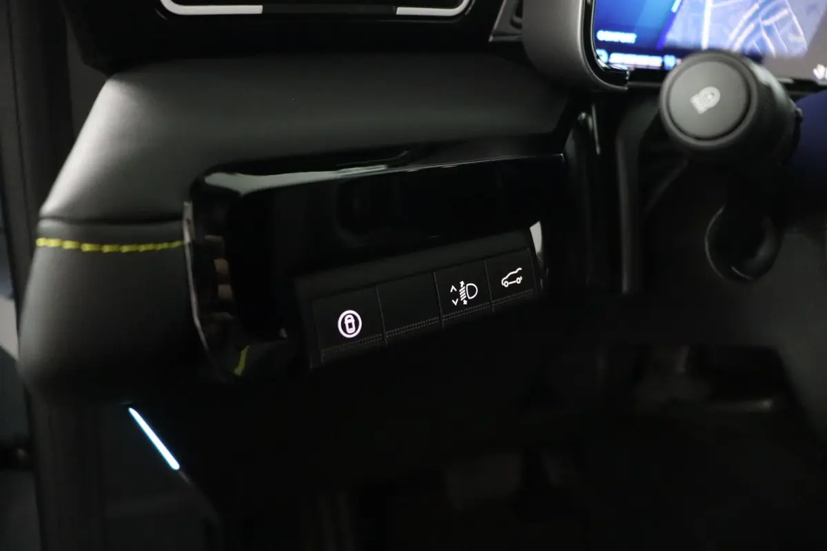 iconic “plein sud™” 150 pk comfort range | Harman Kardon | Pack advanced driving assist |