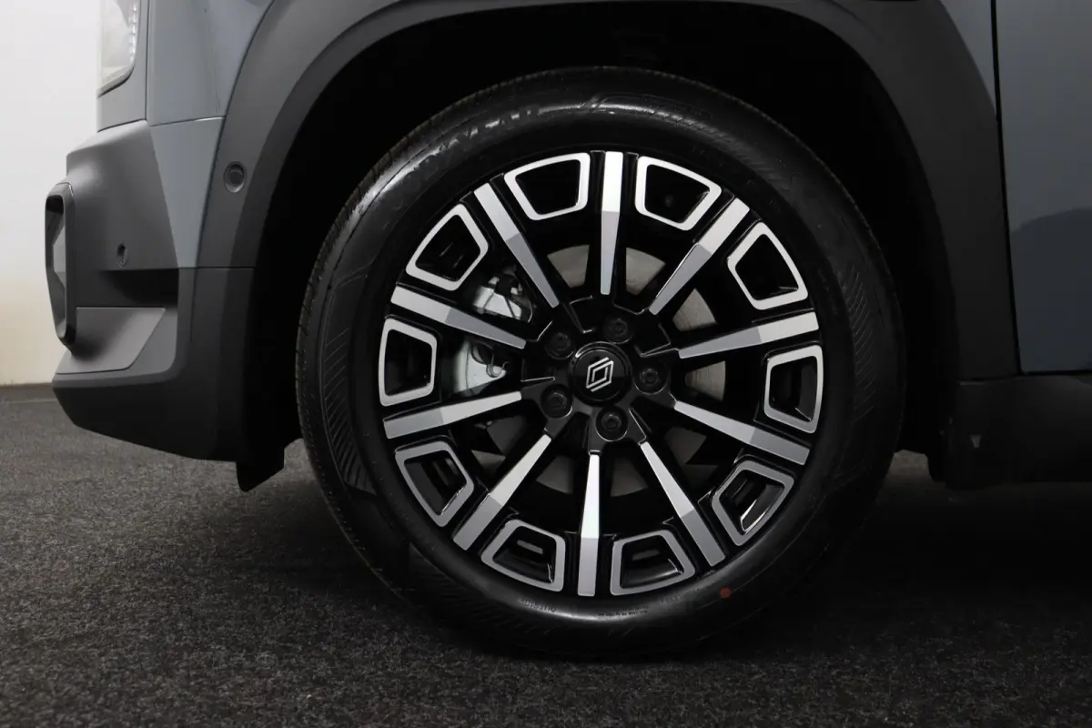 iconic “plein sud™” 150 pk comfort range | Harman Kardon | Pack advanced driving assist |
