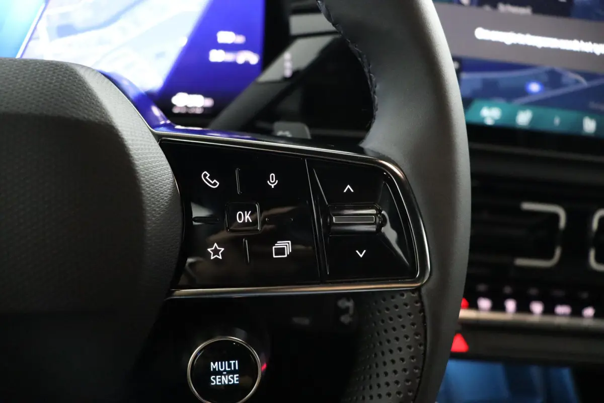 iconic “plein sud™” 150 pk comfort range | Harman Kardon | Pack advanced driving assist |