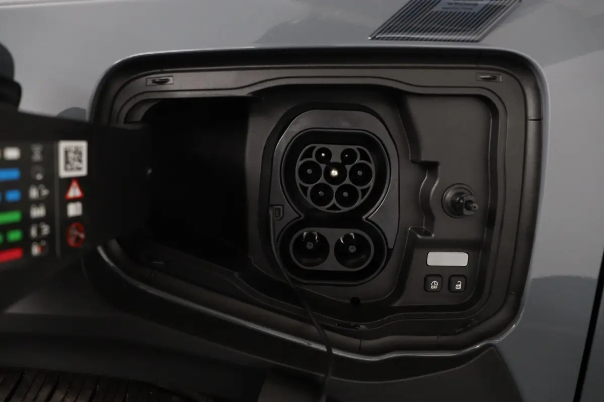 iconic “plein sud™” 150 pk comfort range | Harman Kardon | Pack advanced driving assist |