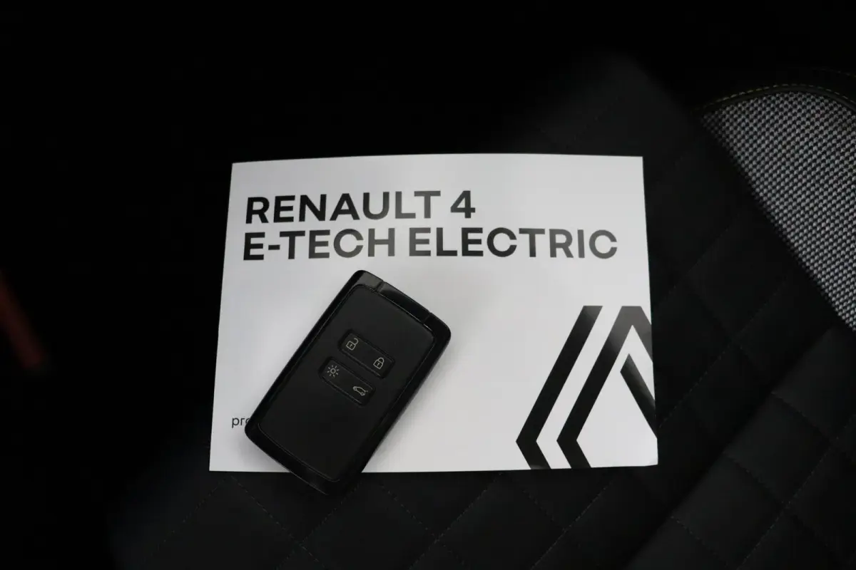 iconic “plein sud™” 150 pk comfort range | Harman Kardon | Pack advanced driving assist |