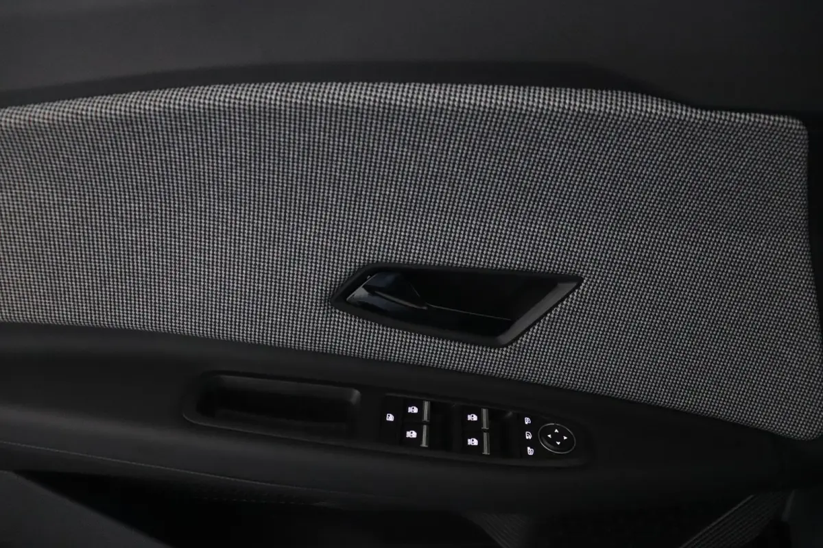 iconic “plein sud™” 150 pk comfort range | Harman Kardon | Pack advanced driving assist |