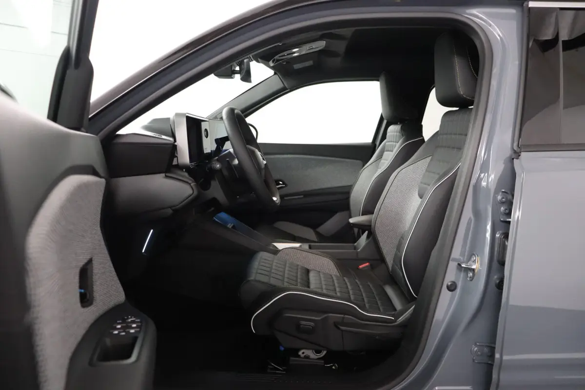 iconic “plein sud™” 150 pk comfort range | Harman Kardon | Pack advanced driving assist |