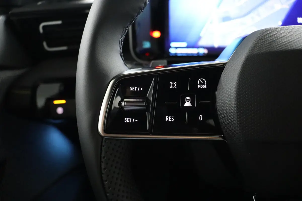 iconic “plein sud™” 150 pk comfort range | Harman Kardon | Pack advanced driving assist |