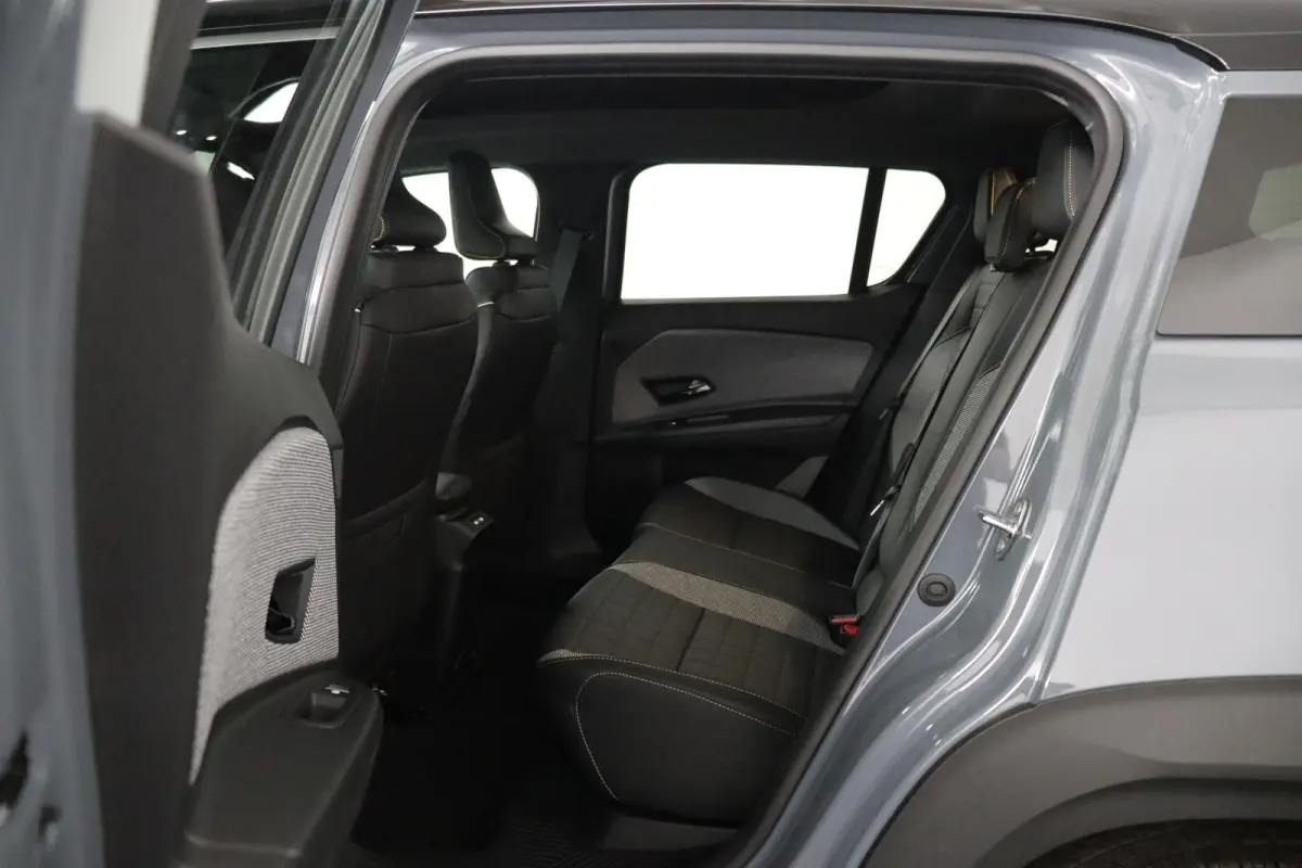 iconic “plein sud™” 150 pk comfort range | Harman Kardon | Pack advanced driving assist |