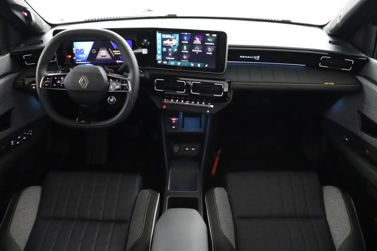 iconic “plein sud™” 150 pk comfort range | Harman Kardon | Pack advanced driving assist |