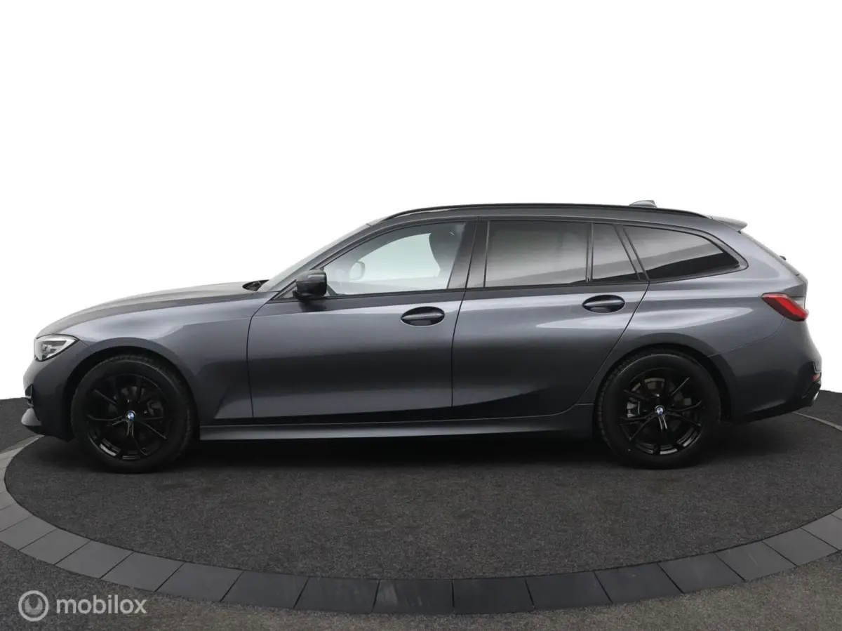 320i Executive