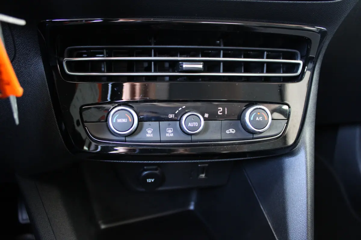 1.2 Elegance | Achteruitrijcamera | Apple carplay & Android auto | Climate control |