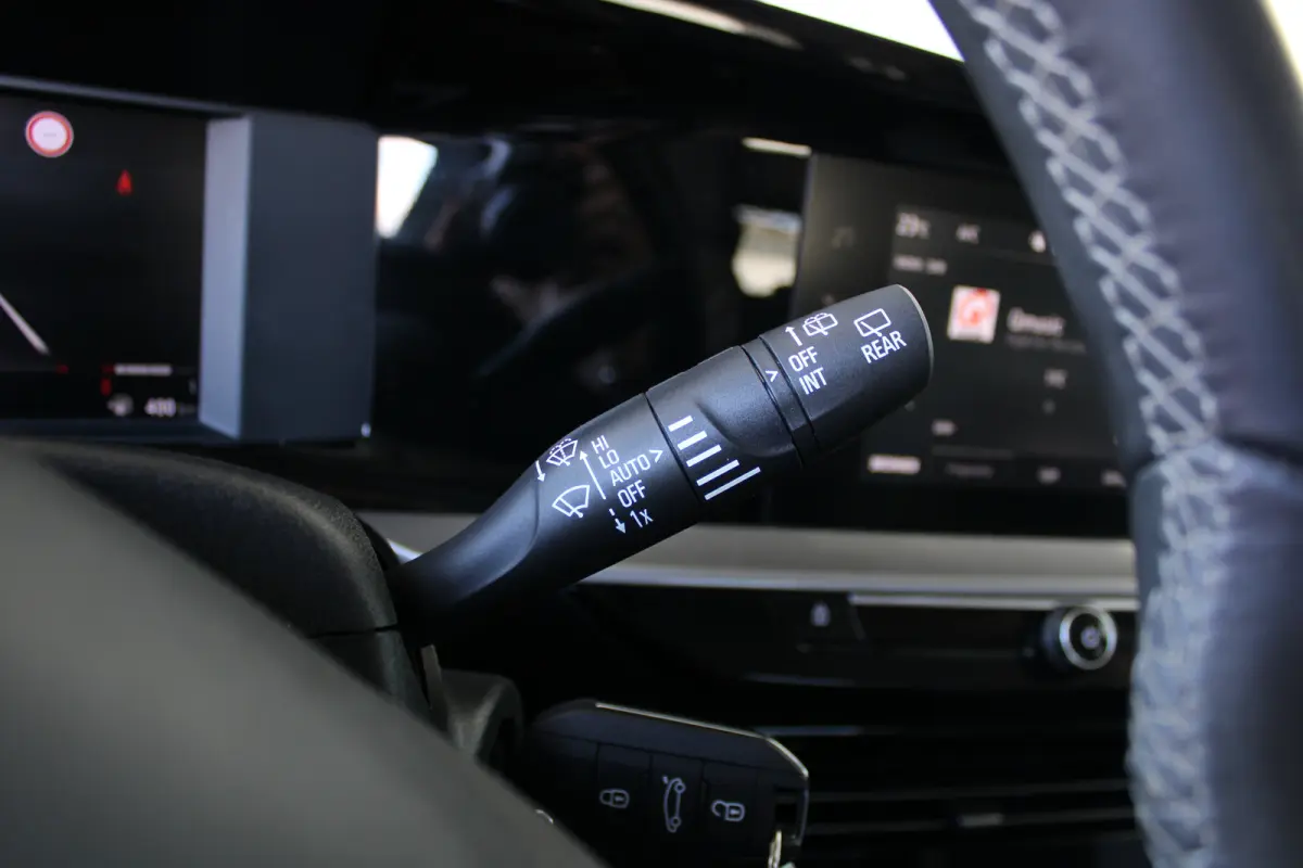 1.2 Elegance | Achteruitrijcamera | Apple carplay & Android auto | Climate control |