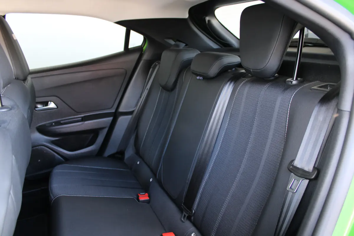 1.2 Elegance | Achteruitrijcamera | Apple carplay & Android auto | Climate control |