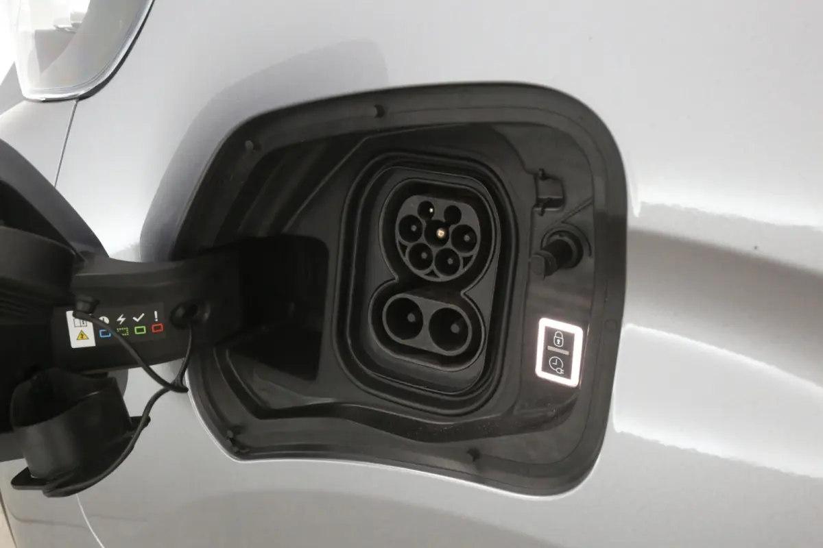 Long Premium 75 kWh L3H1 Long Range | Snelladen | SOH 98% | DC | 6 Zits | Airco | Camera | Cruise | Carplay | 3 Zits | 2xSchuifdeur