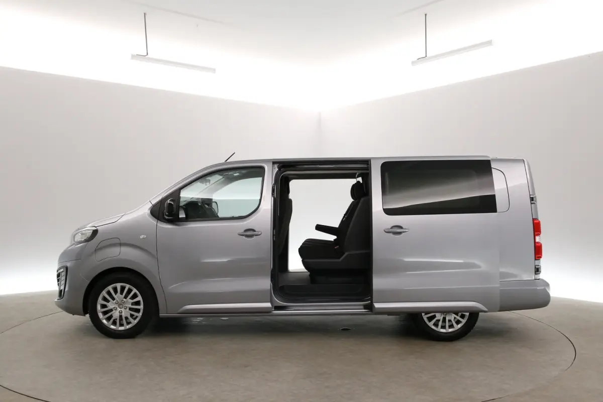 Elektrisch Long Premium 75 kWh L3H1 Long Range | Snelladen | SOH 98% | DC | 6 Zits | Airco | Camera | Cruise | Carplay | 3 Zits | 2xSchuifdeur