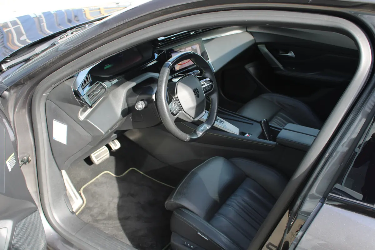 1.6 HYbrid 180 GT Pack Business SoH 94% | Lederen Bekleding | Focal Hi-Fi | Glazen Schuif-/Kantel Dak | 360-Camera