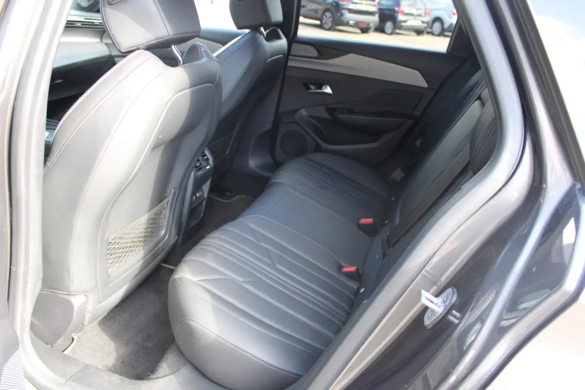 1.6 HYbrid 180 GT Pack Business SoH 94% | Lederen Bekleding | Focal Hi-Fi | Glazen Schuif-/Kantel Dak | 360-Camera