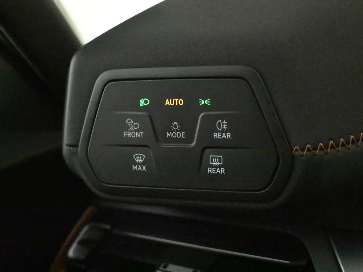 Adrenaline One 62 kWh l Achteruitrijcamera | App connect | Stoel en Stuurverwarming  l Navi l PDC l Adaptive Cr Control l 1e Eigenaar l 19"LMV