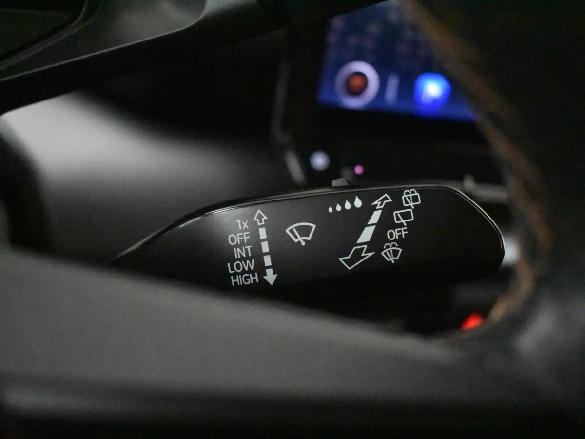 Adrenaline One 62 kWh l Achteruitrijcamera | App connect | Stoel en Stuurverwarming  l Navi l PDC l Adaptive Cr Control l 1e Eigenaar l 19"LMV