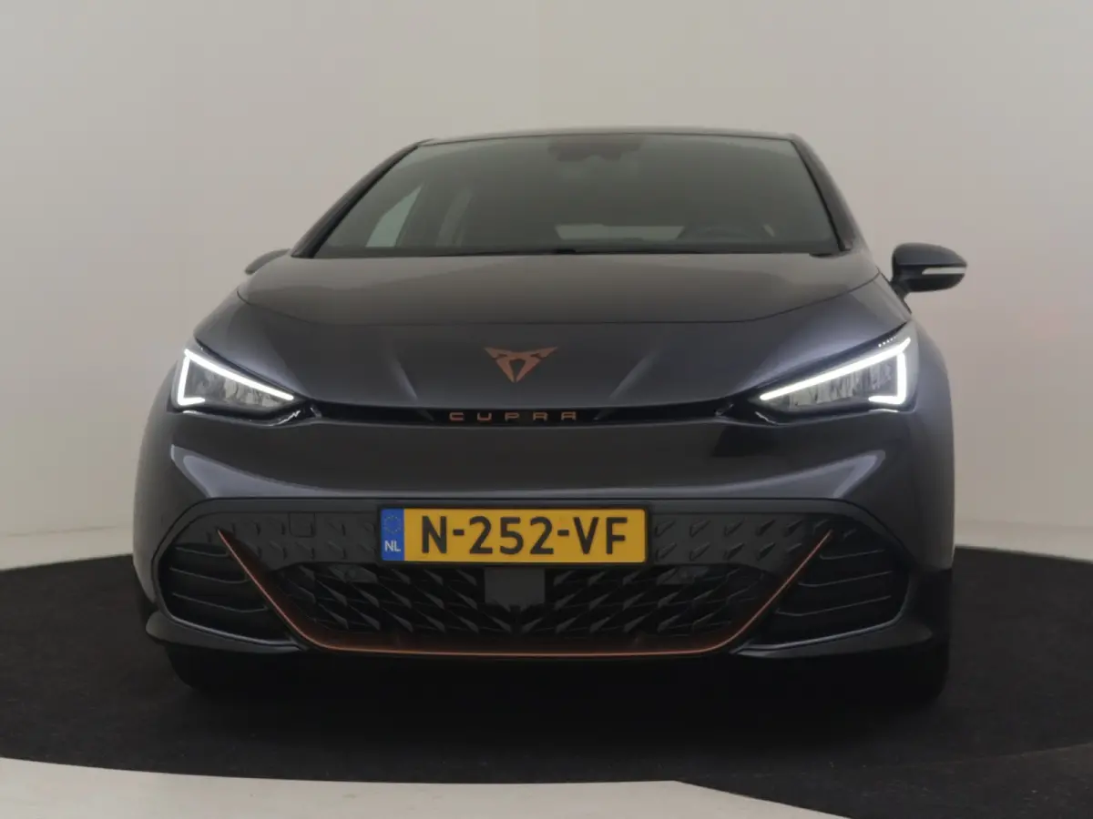 Adrenaline One 62 kWh l Achteruitrijcamera | App connect | Stoel en Stuurverwarming  l Navi l PDC l Adaptive Cr Control l 1e Eigenaar l 19"LMV