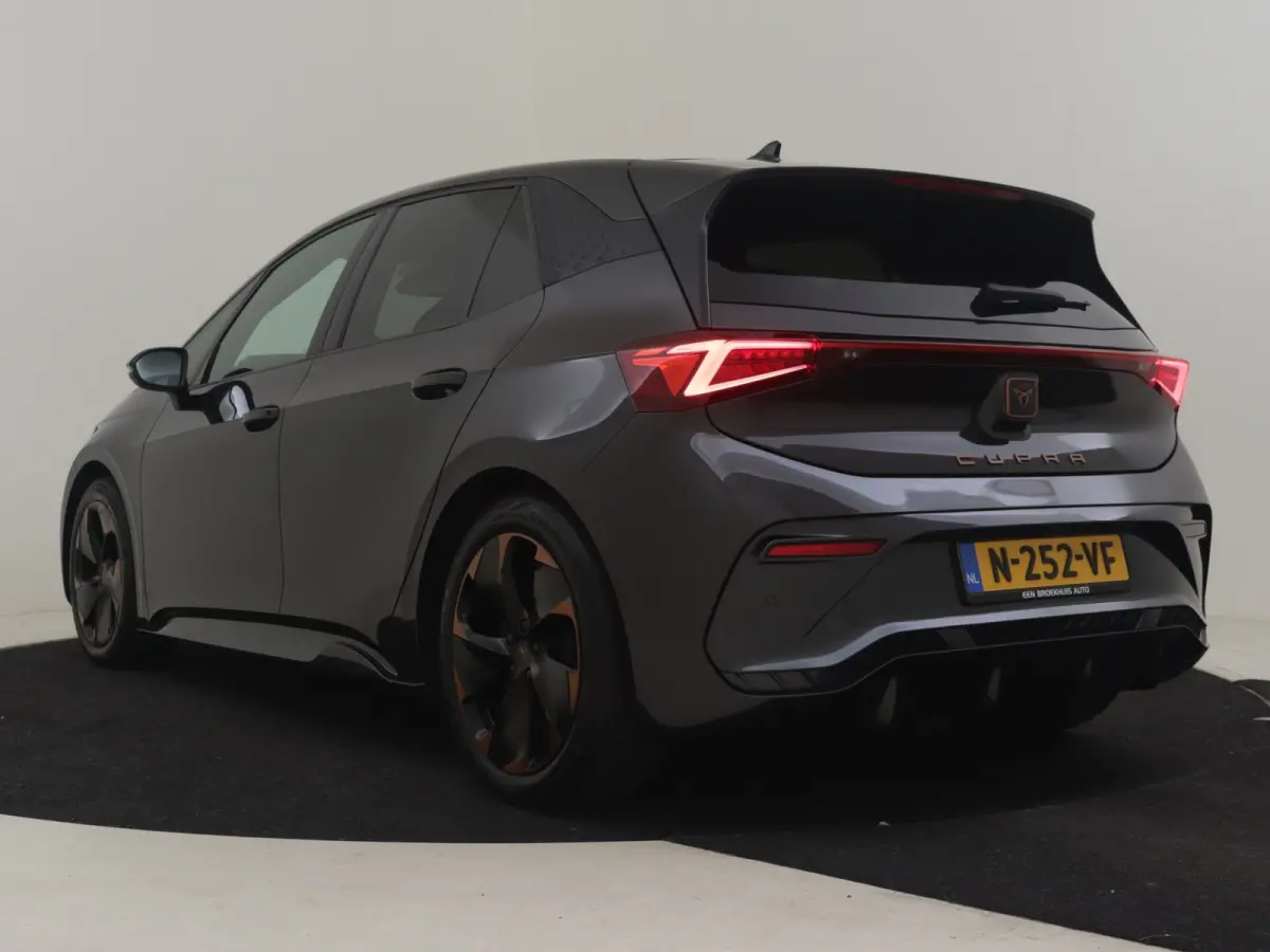 Adrenaline One 62 kWh l Achteruitrijcamera | App connect | Stoel en Stuurverwarming  l Navi l PDC l Adaptive Cr Control l 1e Eigenaar l 19"LMV