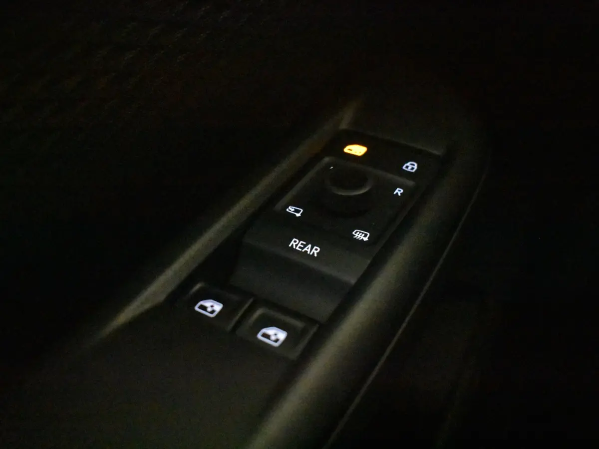 Adrenaline One 62 kWh l Achteruitrijcamera | App connect | Stoel en Stuurverwarming  l Navi l PDC l Adaptive Cr Control l 1e Eigenaar l 19"LMV
