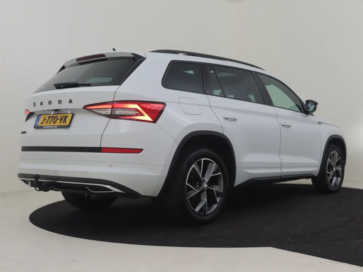 1.5 TSI Sportline Business 7p. l Elektr. Trekhaak l Pano Dak l Elekt. Stoel incl Memory l Elektr. Klep l 19" l Adaptive Cr Control