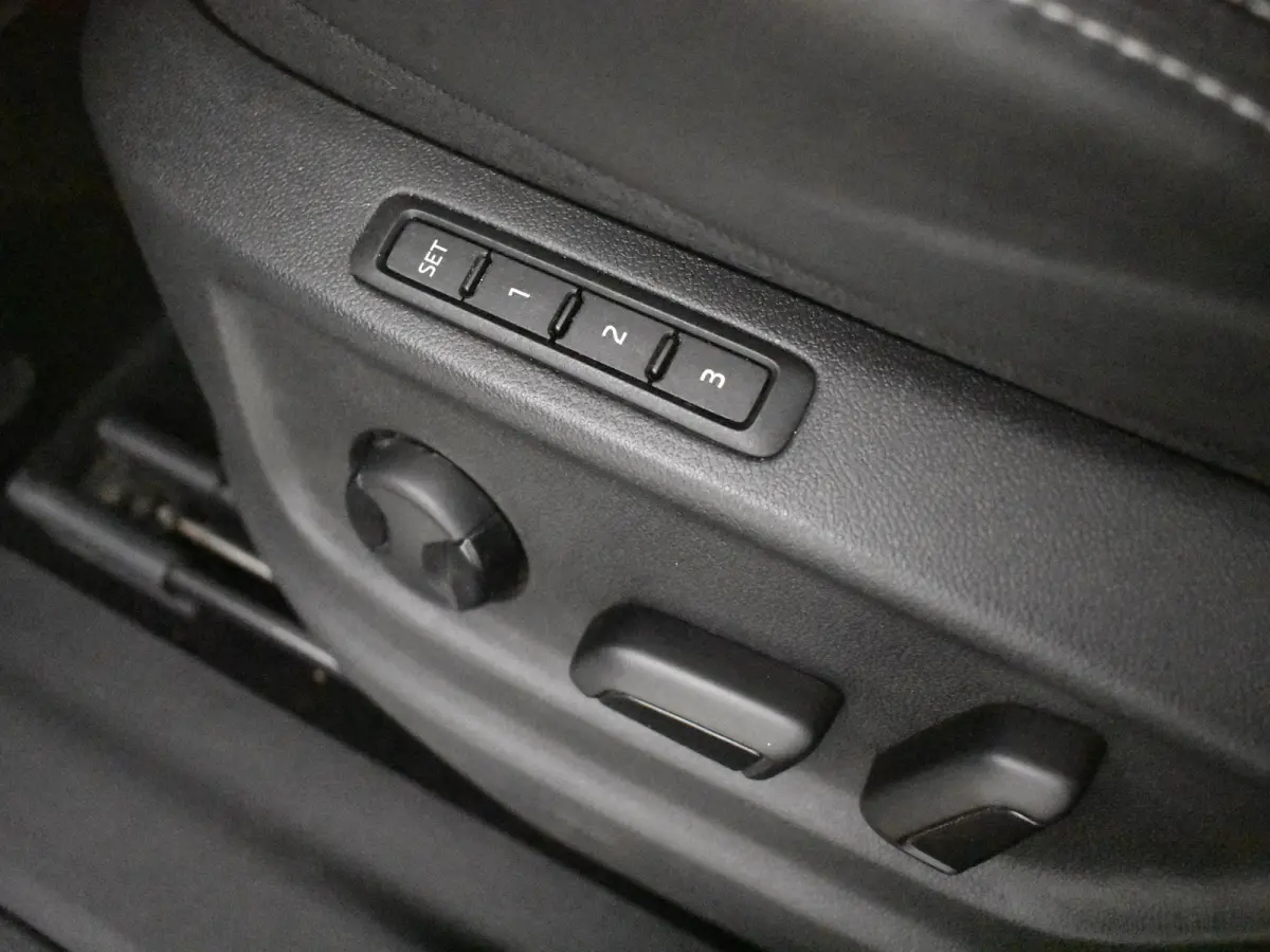 1.5 TSI Sportline Business 7p. l Elektr. Trekhaak l Pano Dak l Elekt. Stoel incl Memory l Elektr. Klep l 19" l Adaptive Cr Control