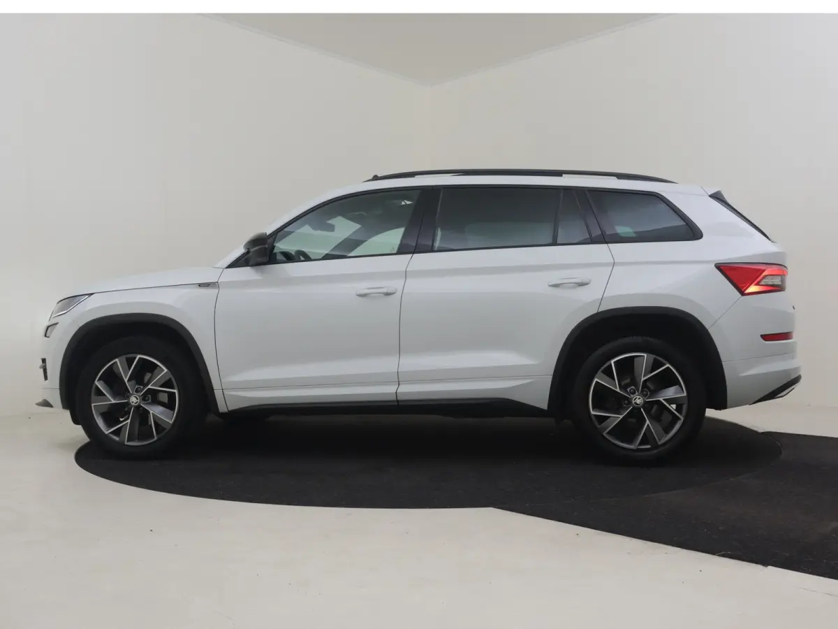 1.5 TSI Sportline Business 7p. l Elektr. Trekhaak l Pano Dak l Elekt. Stoel incl Memory l Elektr. Klep l 19" l Adaptive Cr Control