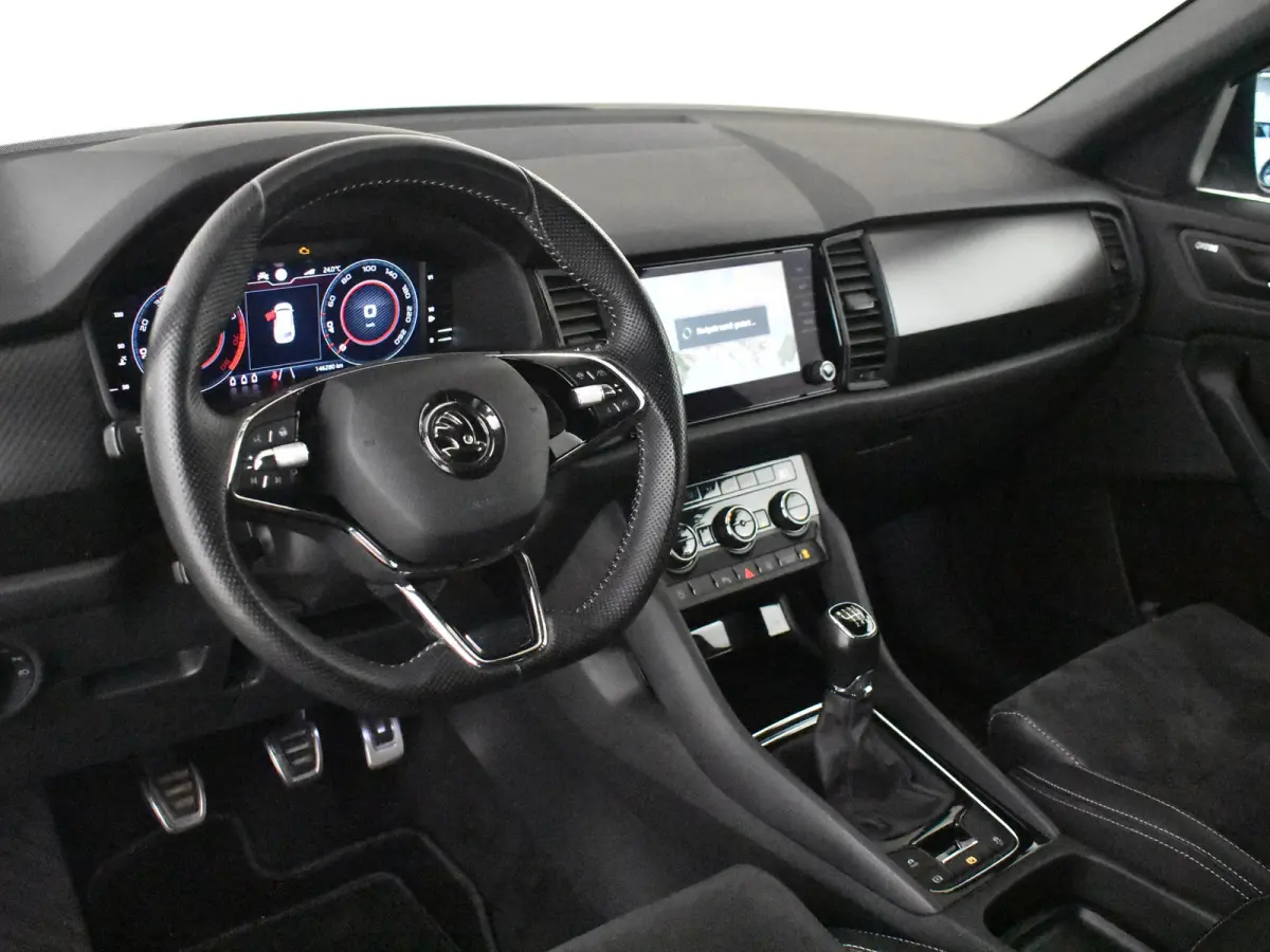 1.5 TSI Sportline Business 7p. l Elektr. Trekhaak l Pano Dak l Elekt. Stoel incl Memory l Elektr. Klep l 19" l Adaptive Cr Control