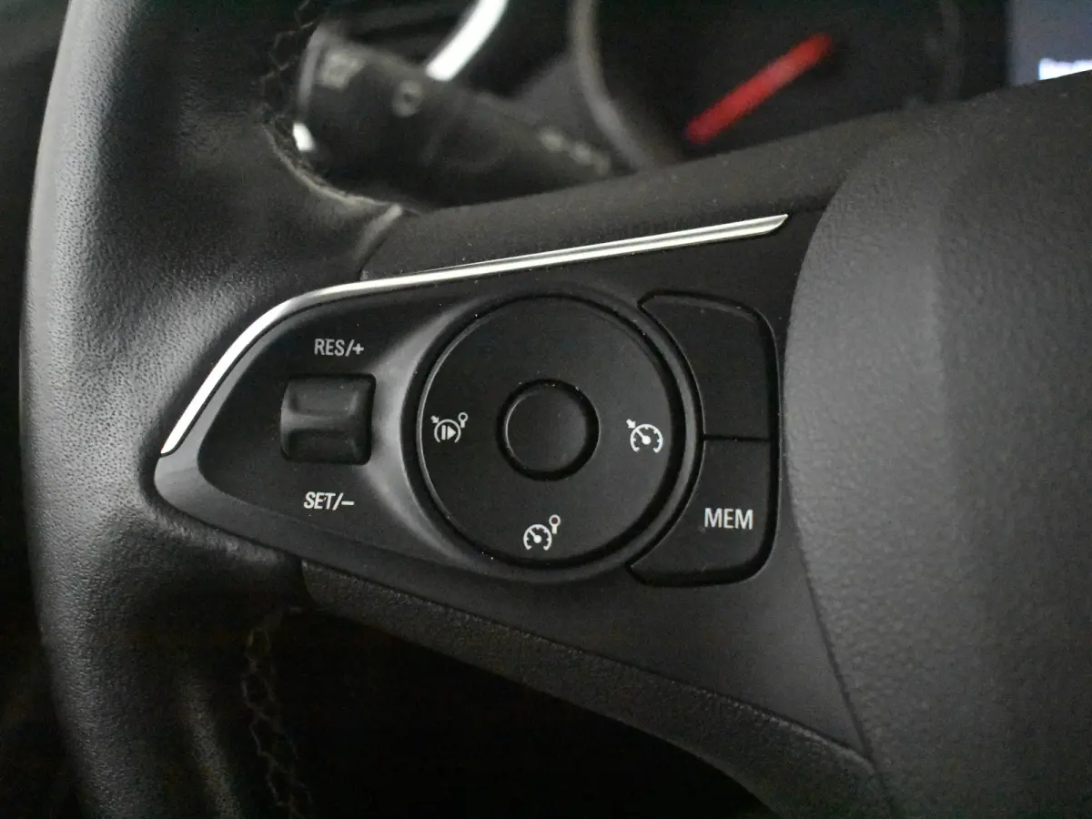 1.2 Turbo Elegance l Camera l Parkeersensoren l Cruise control  l 16"Lm velgen l Climate Control l DAB | LED |