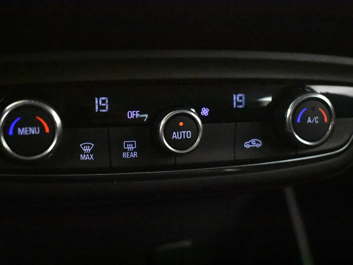 1.2 Turbo Elegance l Camera l Parkeersensoren l Cruise control  l 16"Lm velgen l Climate Control l DAB | LED |