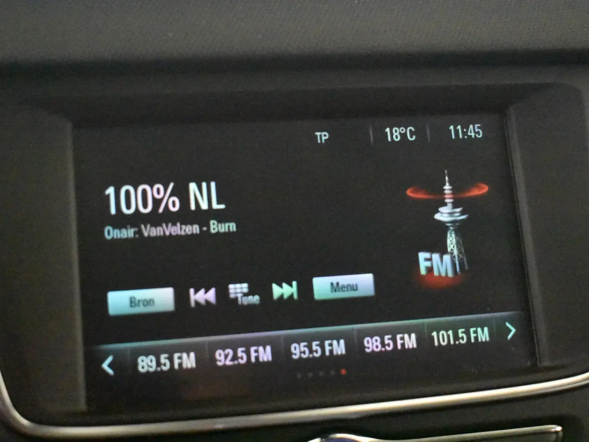 1.2 Turbo Elegance l Camera l Parkeersensoren l Cruise control  l 16"Lm velgen l Climate Control l DAB | LED |