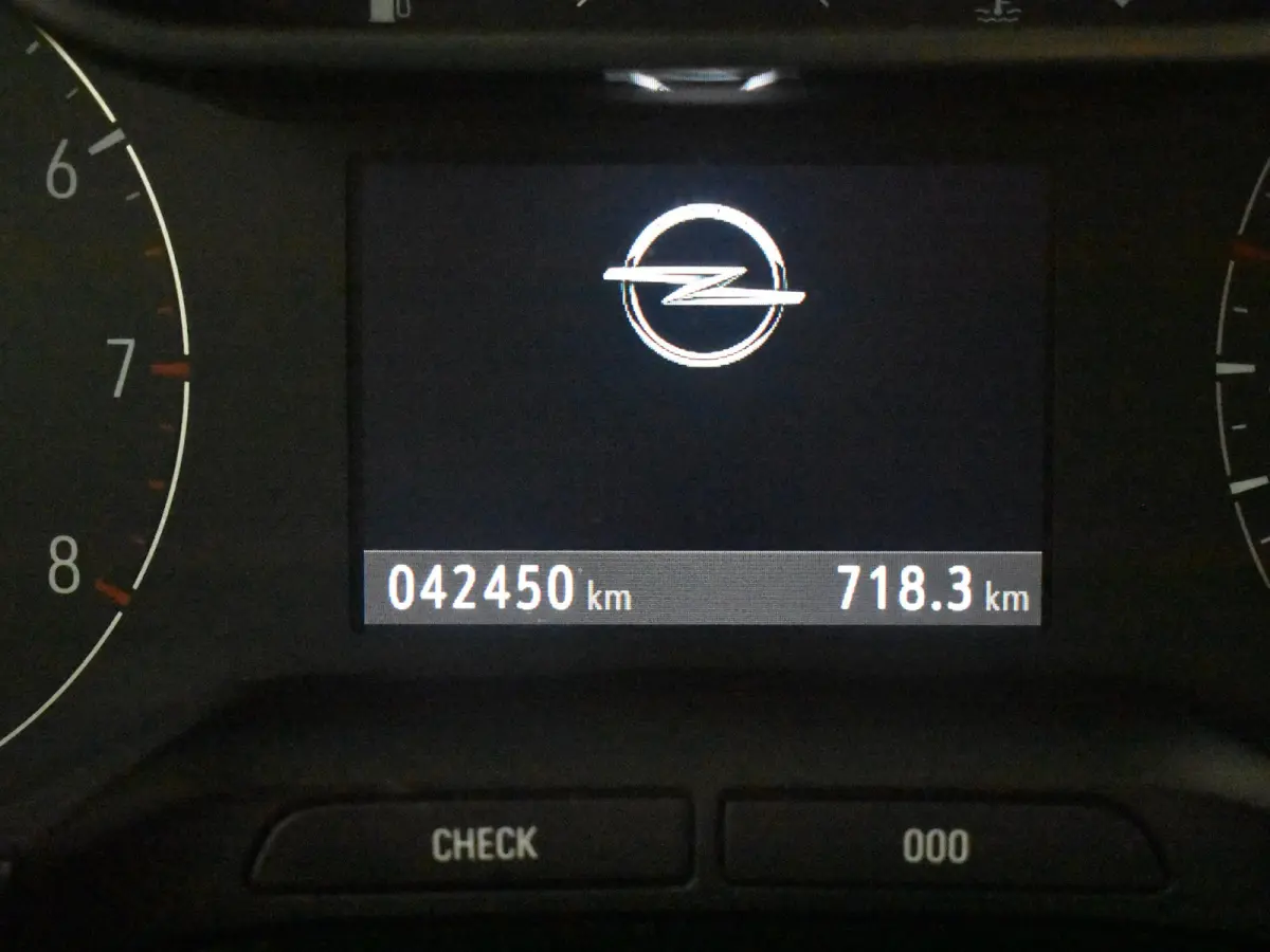 1.2 Turbo Elegance l Camera l Parkeersensoren l Cruise control  l 16"Lm velgen l Climate Control l DAB | LED |