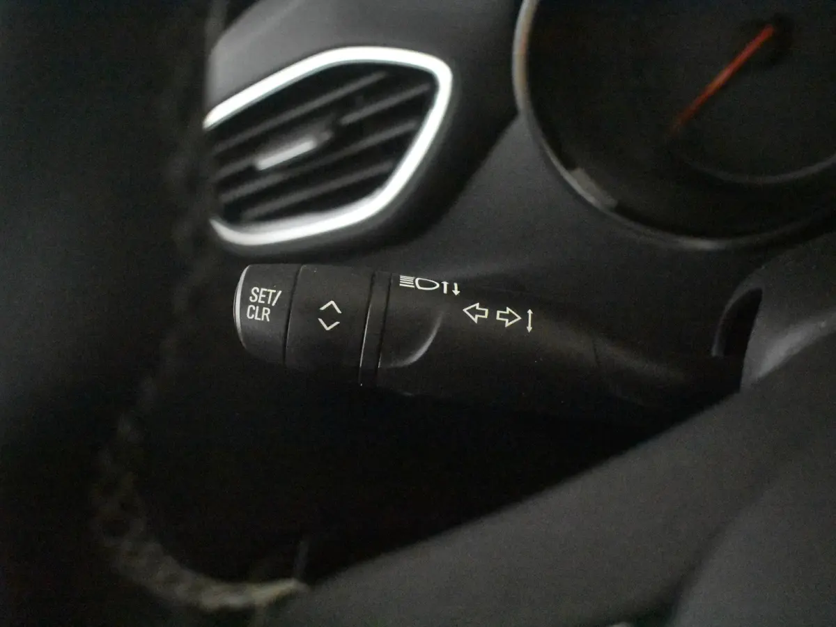 1.2 Turbo Elegance l Camera l Parkeersensoren l Cruise control  l 16"Lm velgen l Climate Control l DAB | LED |