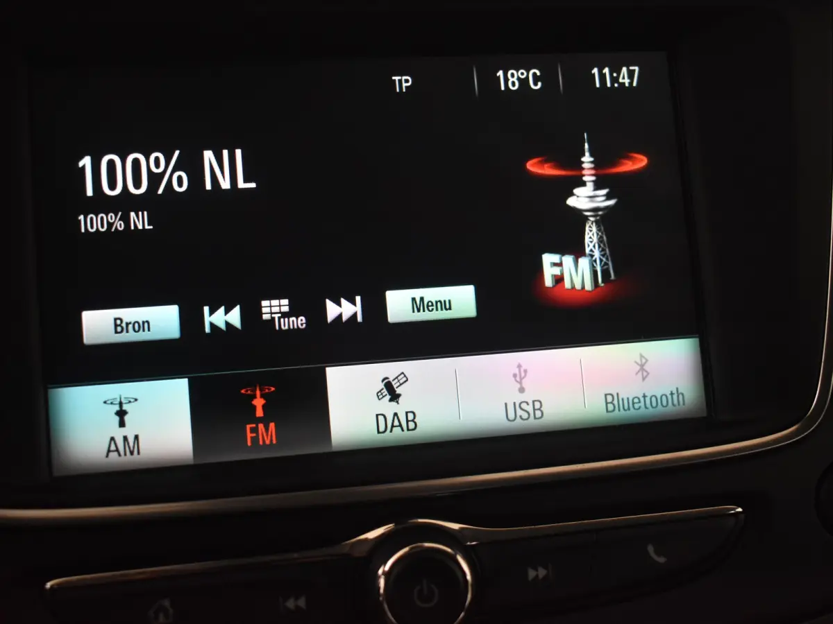 1.2 Turbo Elegance l Camera l Parkeersensoren l Cruise control  l 16"Lm velgen l Climate Control l DAB | LED |