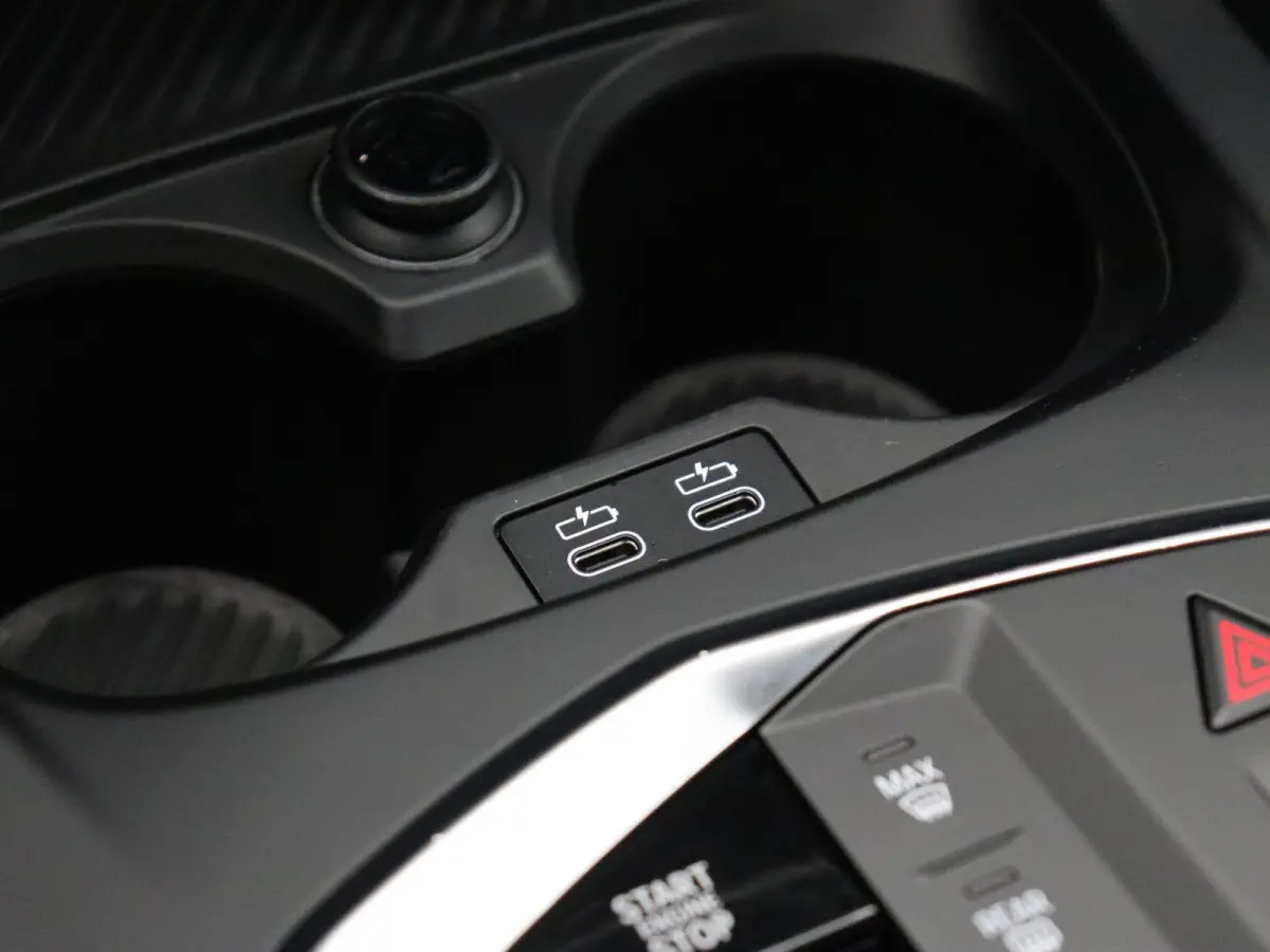 120 M Sportpakket Pro | Premium Pack | Achteruitrijcamera | Driving Assistant | Harman Kardon | 18''