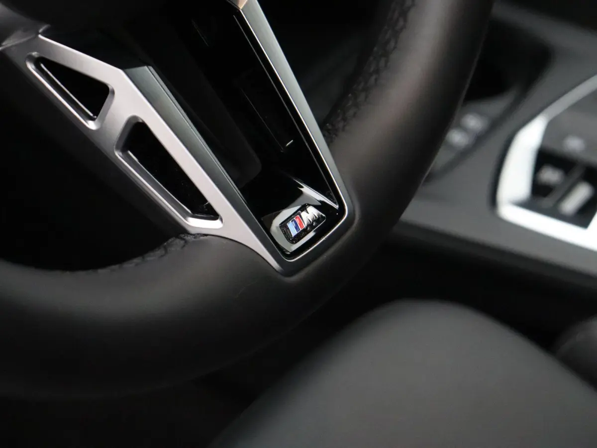 120 M Sportpakket Pro | Premium Pack | Achteruitrijcamera | Driving Assistant | Harman Kardon | 18''
